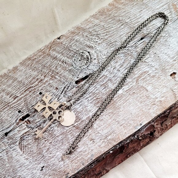 Stella & Dot Long Silver Pendant NecklACE - Picture 2 of 5